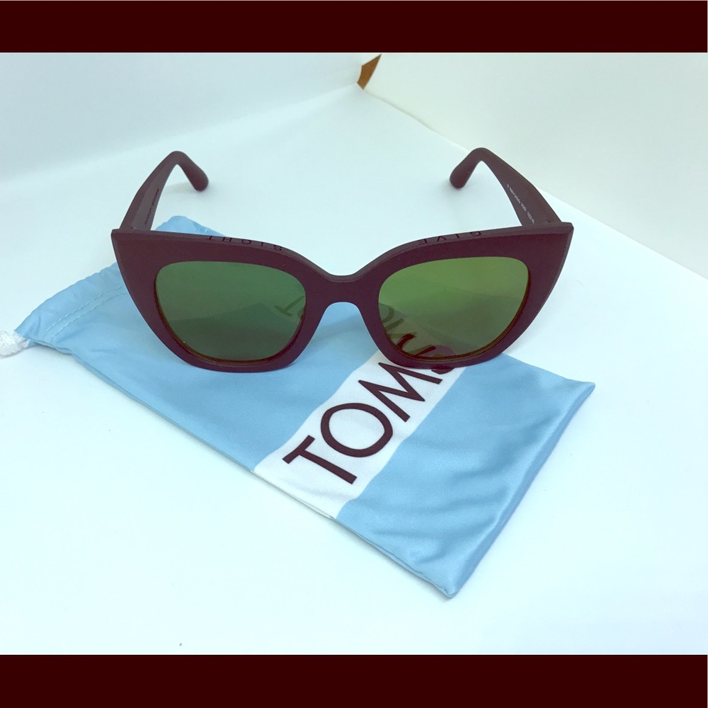 Tom’s sunglasses